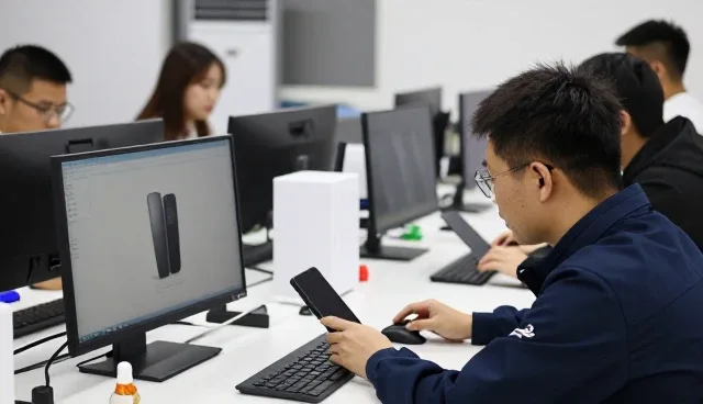 义乌市勤顷电子商务商行布局无线蓝牙耳机领域，提升智能手表价值